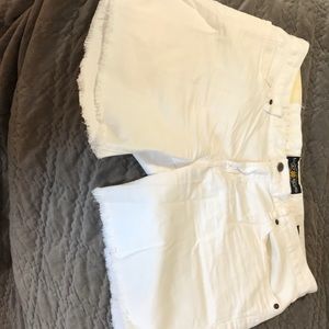 Lucky brand Riley short white 14/32 frayed